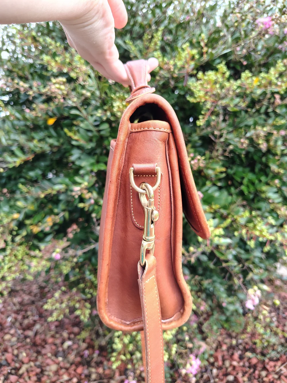(Pre-1994) Vintage USA Coach Court Bag 9870 British Tan Leather Crossbody